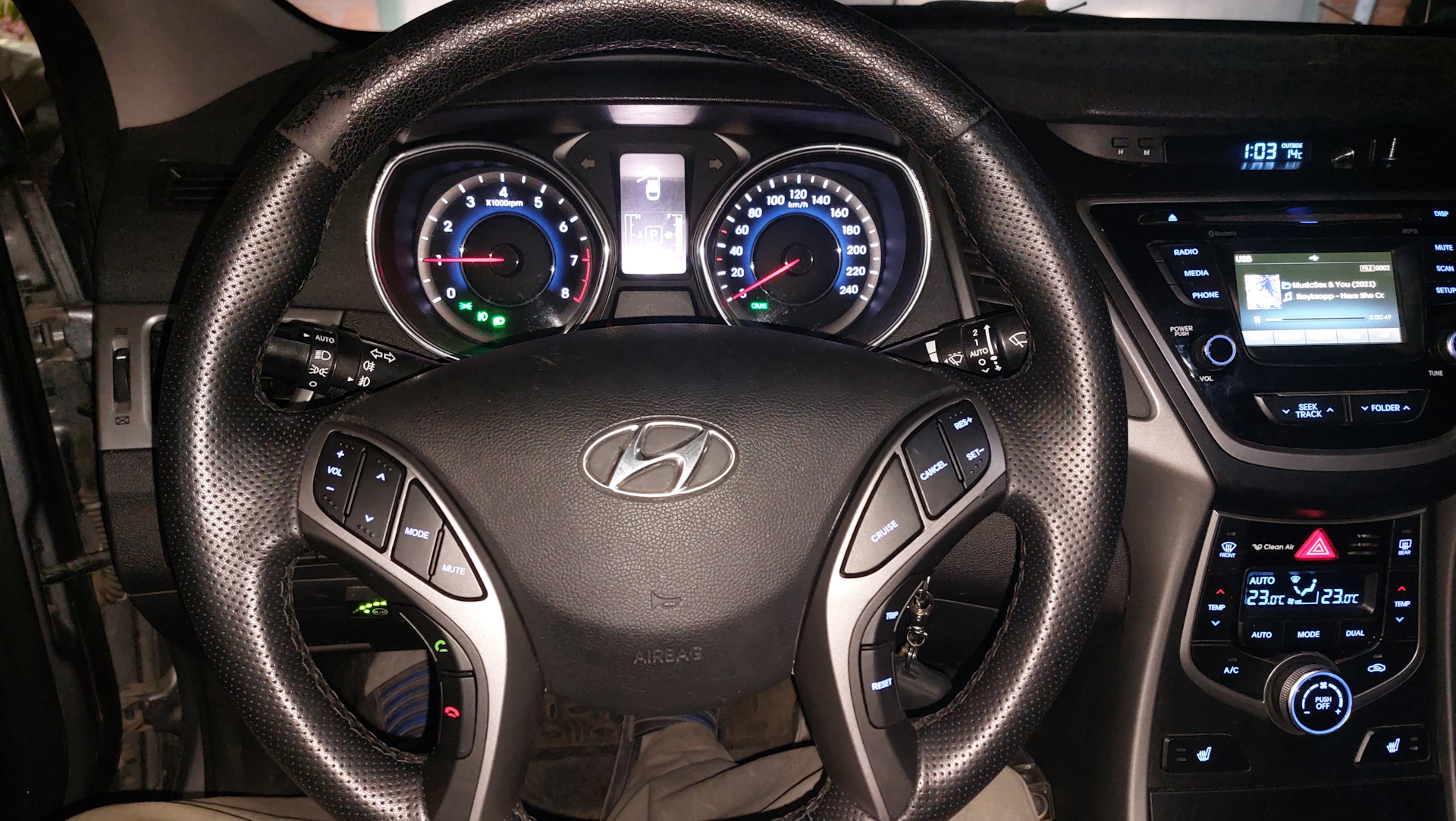 Установка кнопок на руль — Hyundai Elantra (5G), 1,8 л, 2014 года ...