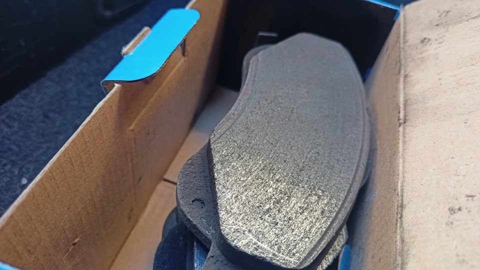 Проточка передних дисков — Toyota Avensis II, 2 л, 2003 года | другое ...