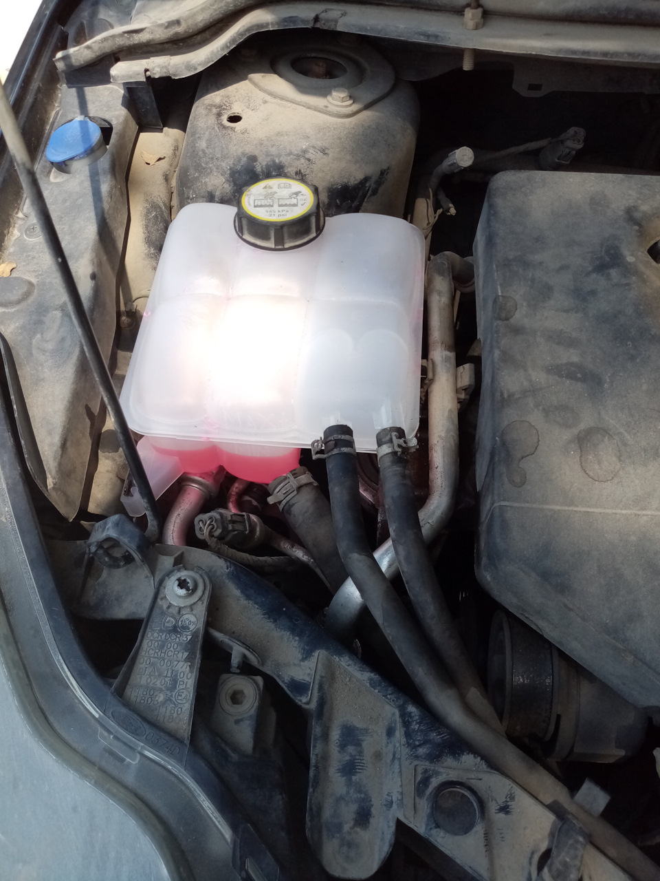 Замена расширительного бачка. — Ford Focus II Sedan, 1,8 л., 2010 года ...