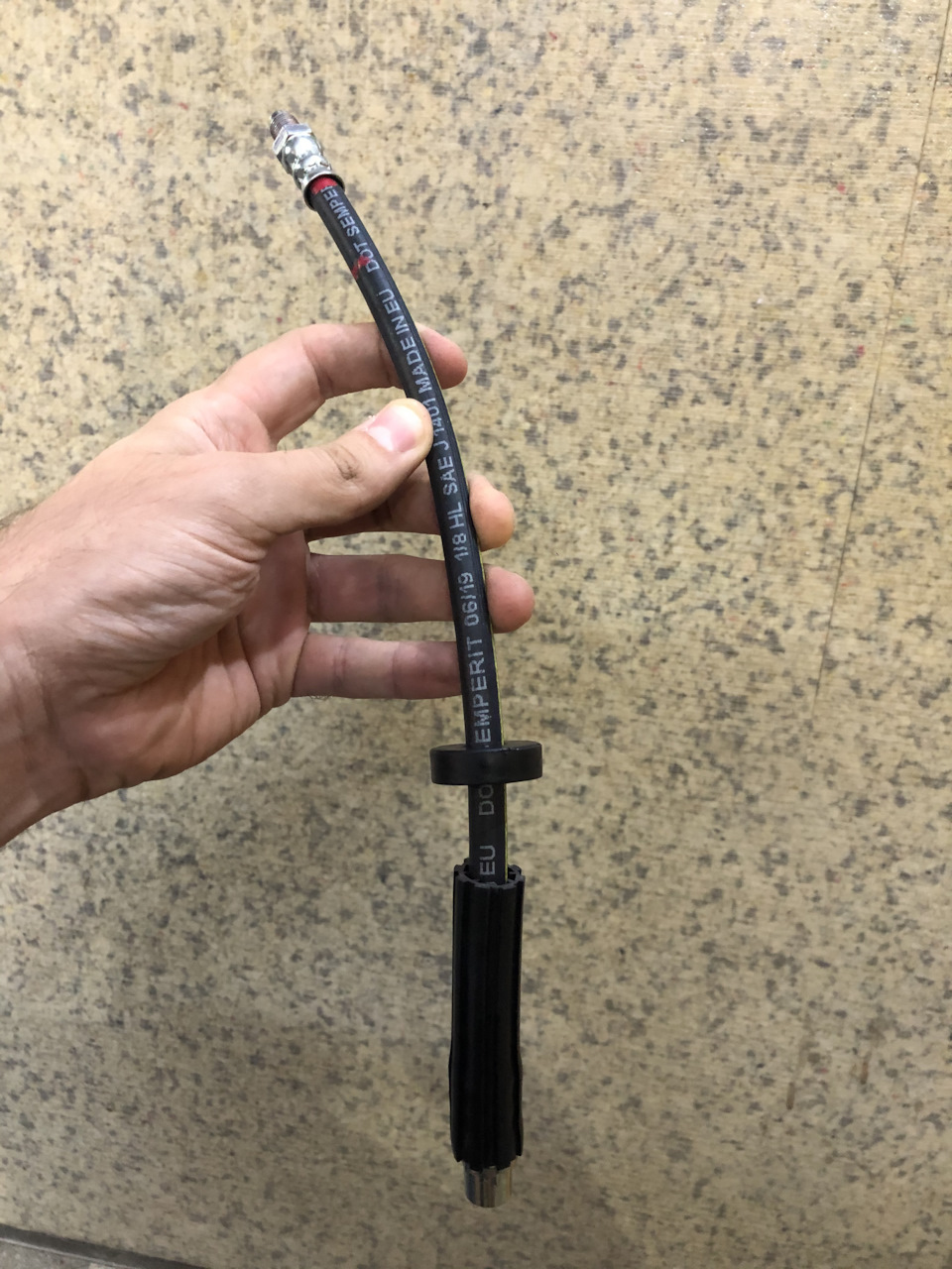 Тормозные задние шланги, замена — Audi A6 (C6), 3 л, 2011 года ...