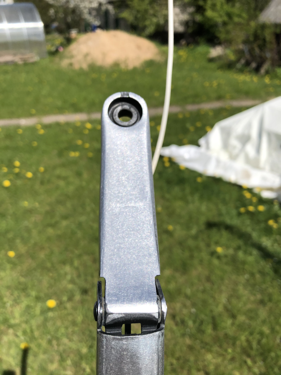 Покраска поводков дворников — Volkswagen Passat CC, 2 л, 2010 года ...