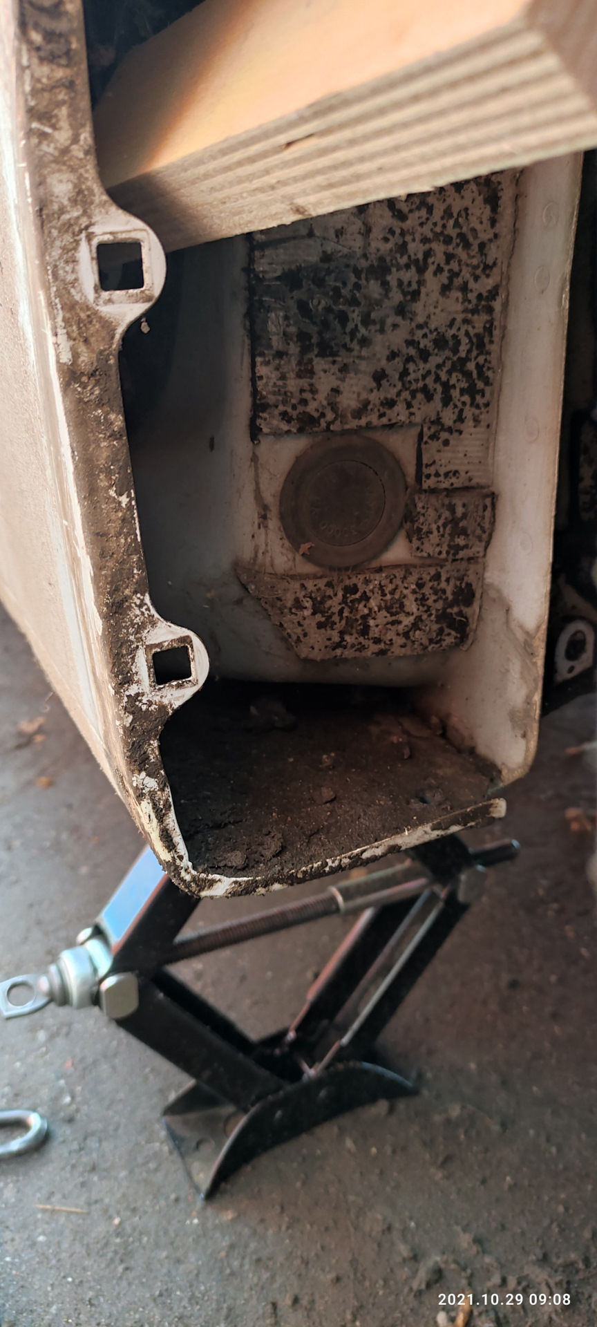 Чистка передних колесных арок — Hyundai Solaris, 1,6 л, 2015 года ...