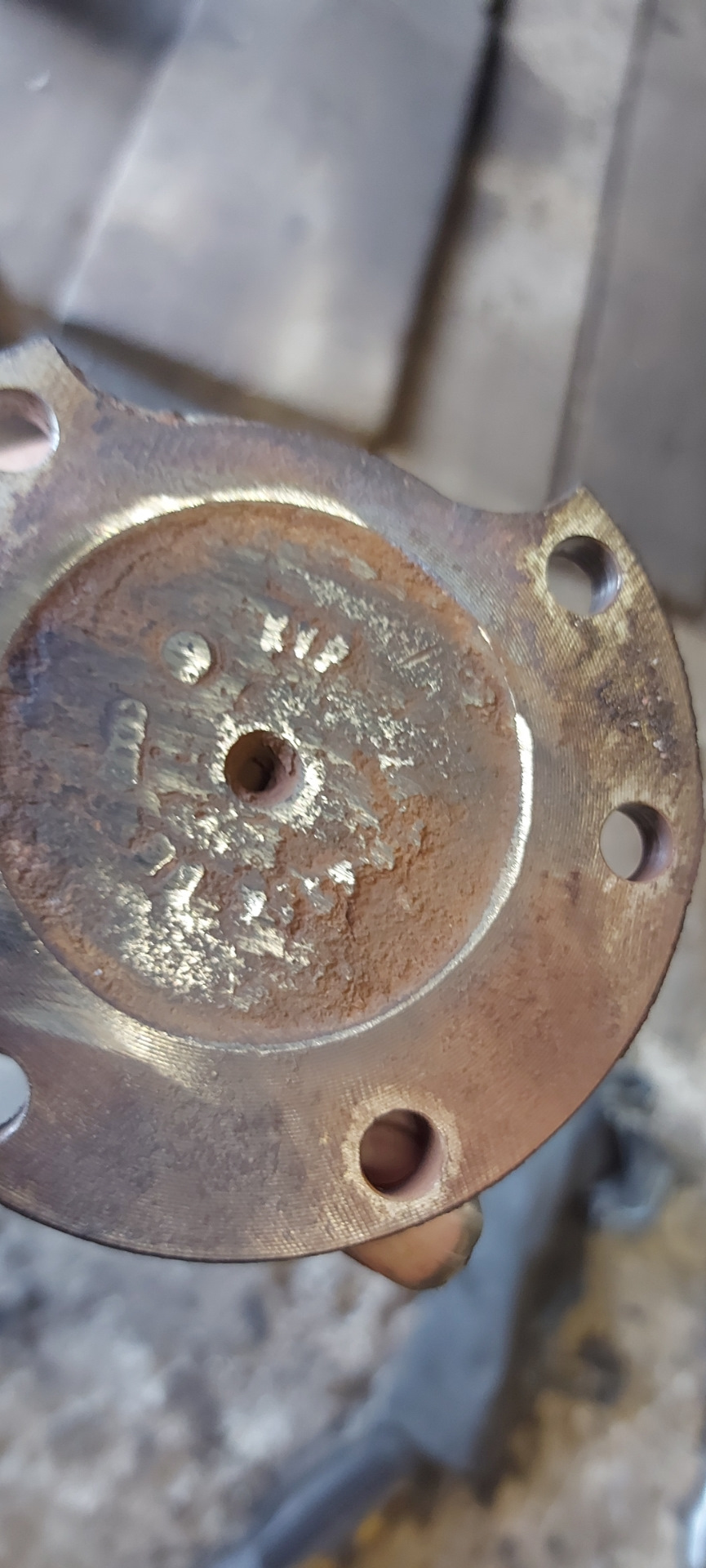 Замена ступичного подшипника и цапфы — Audi 100 (C4), 2,3 л, 1991 года ...