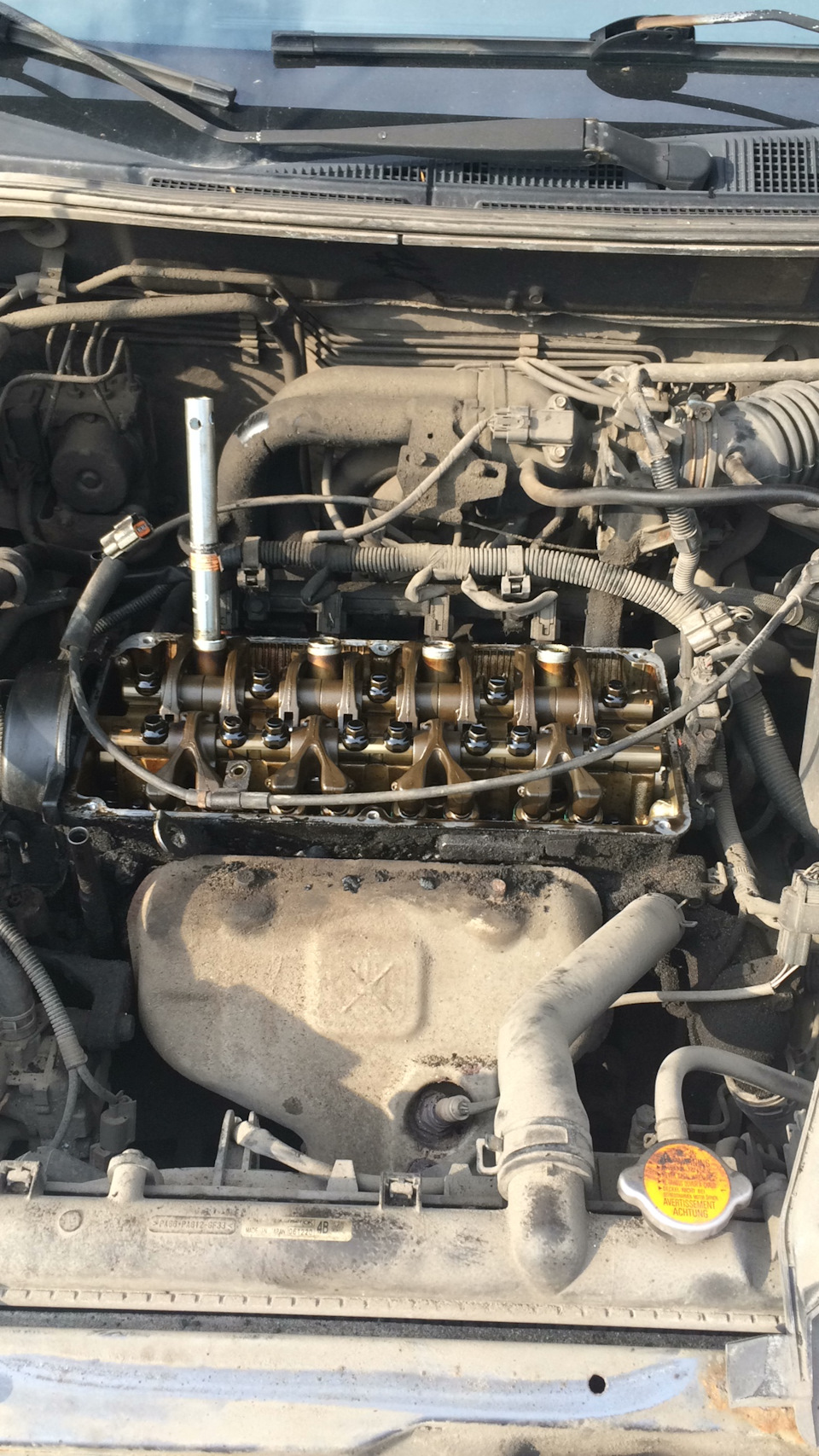 Замена прокладок клапанной крышки и свечных колодцев — Mitsubishi ...