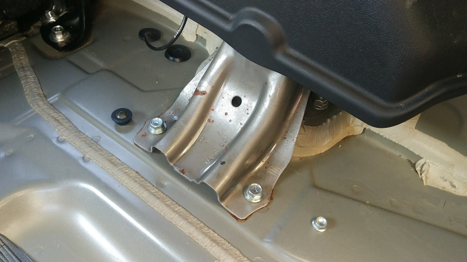 Ржавчина в багажнике под органайзером. Нужен совет. — Mitsubishi ASX, 1 ...