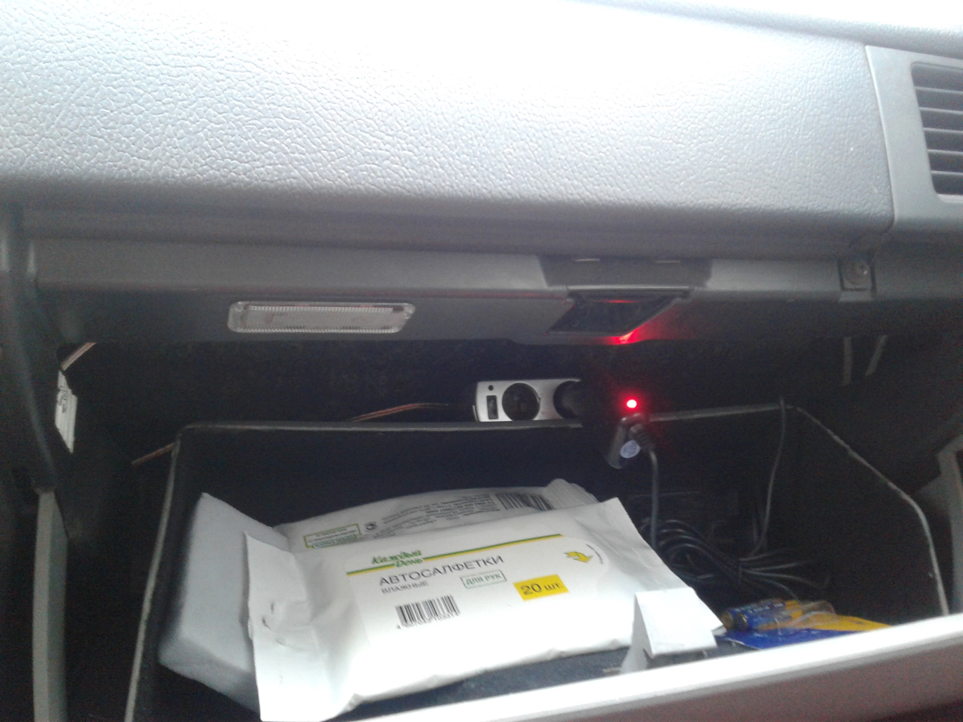 Установка видеорегистратора спереди и сзади на Лада Приора универсал ...