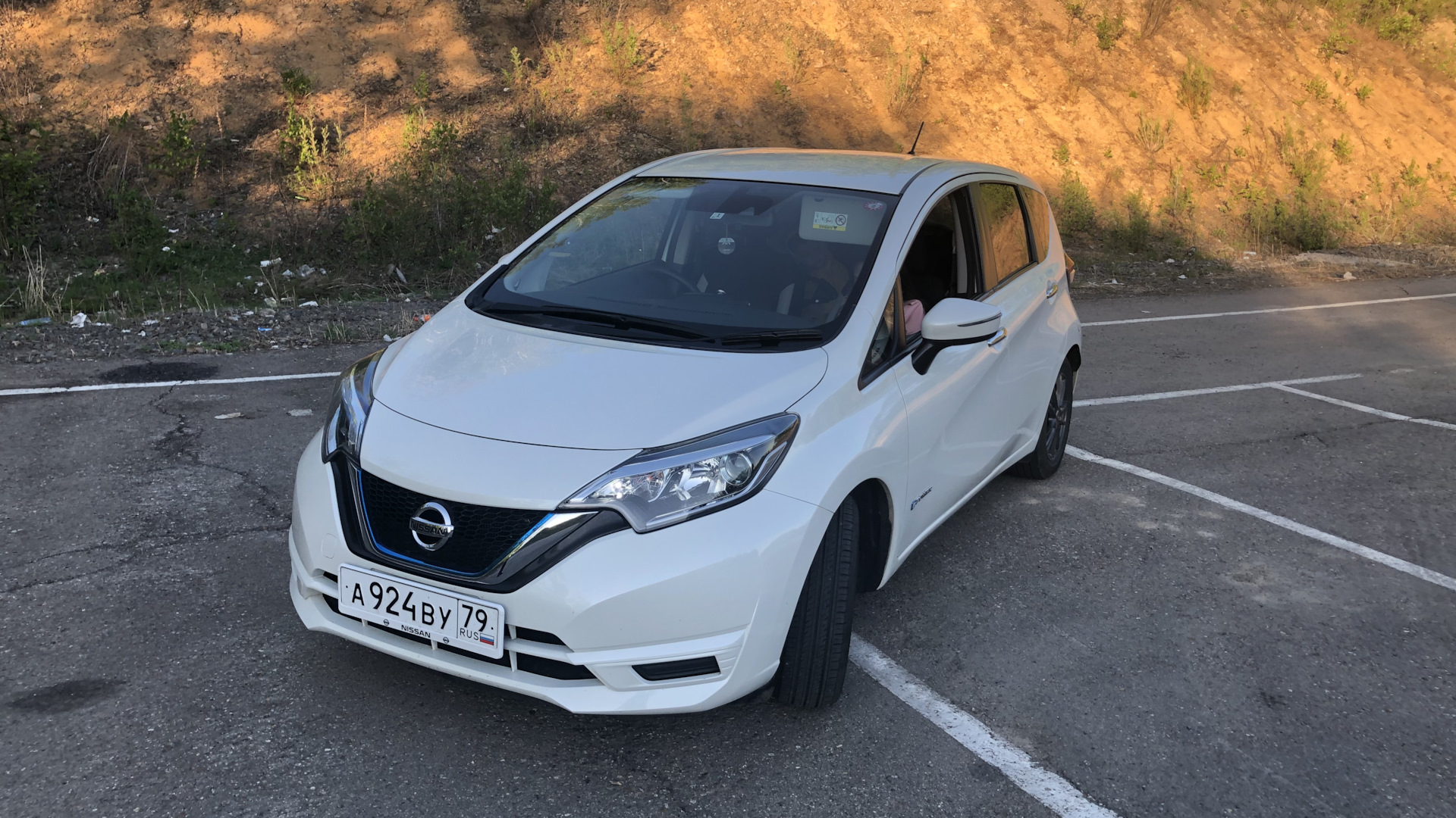 Nissan Note e-Power 1.2 гибридный 2016 | Енот, который едет на DRIVE2