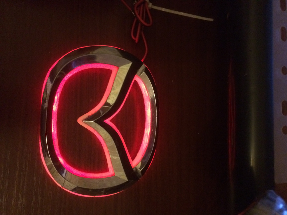 эмблема мазда со светодиодной подсветкой — Mazda 3 (1G) BK, 1,6 л, 2006 ...