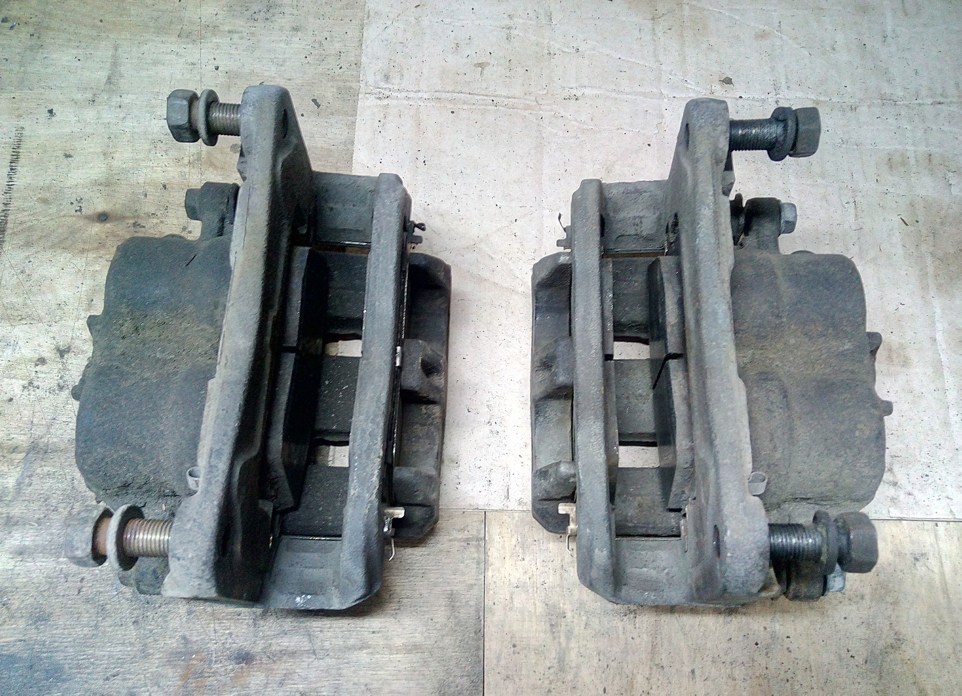 отличаются суппорта. 16т03а суппорт. скоба суппорта ваз 2112 r14. отличаются суппорта. тормоза ваз 2110 r13.