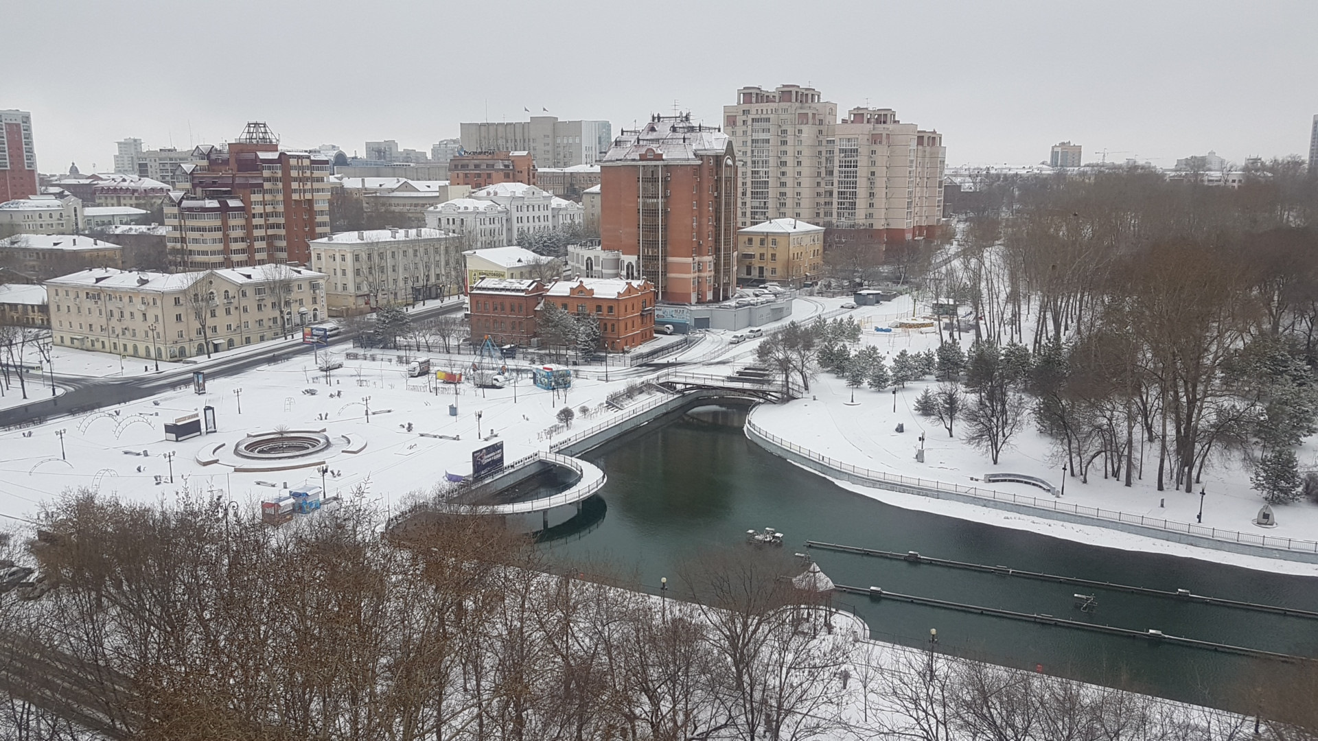 Население хабаровска и владивостока. Хабаровск в апреле. Шанхай Хабаровск. Шанхай Владивосток. Хабаровск в апреле фото.