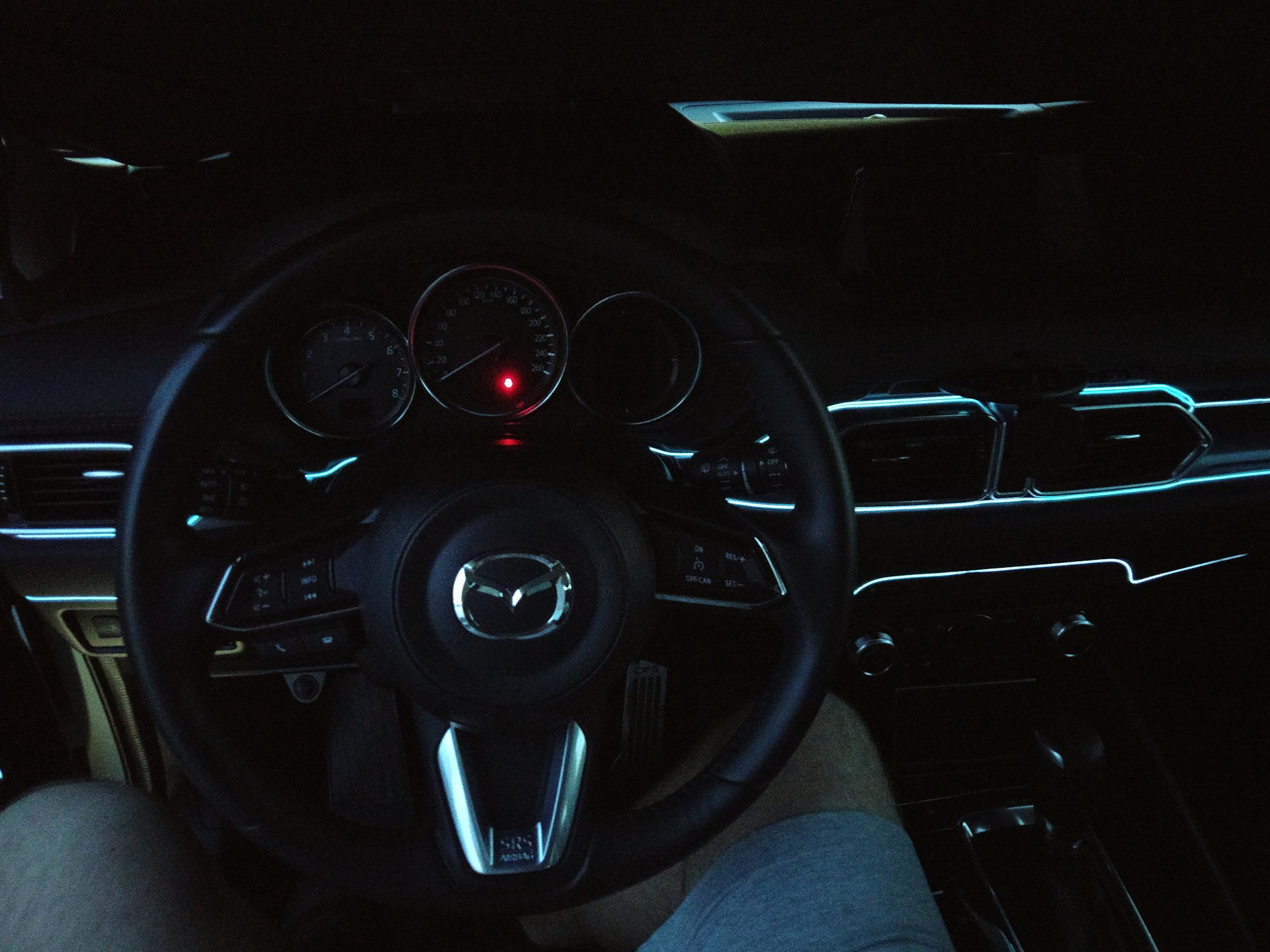Подсветка мазда сх5. Салон Мазда сх5 ночью. Контурная подсветка Mazda CX-5. Подсветка салона Мазда сх5. Подсветка Mazda CX 5.