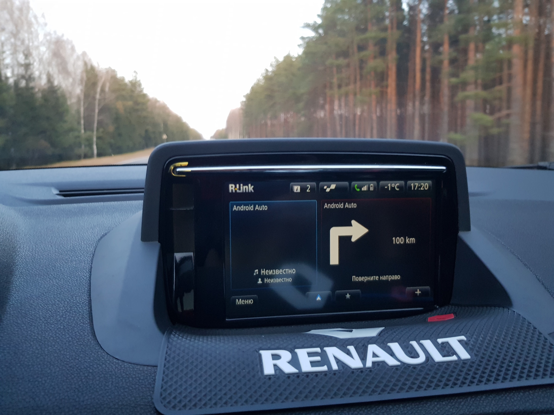 Racing monitor. Монитор Рено Меган 3. Дисплей Рено Меган 3 андроид. Магнитола Меган r link. R link Megane 3.