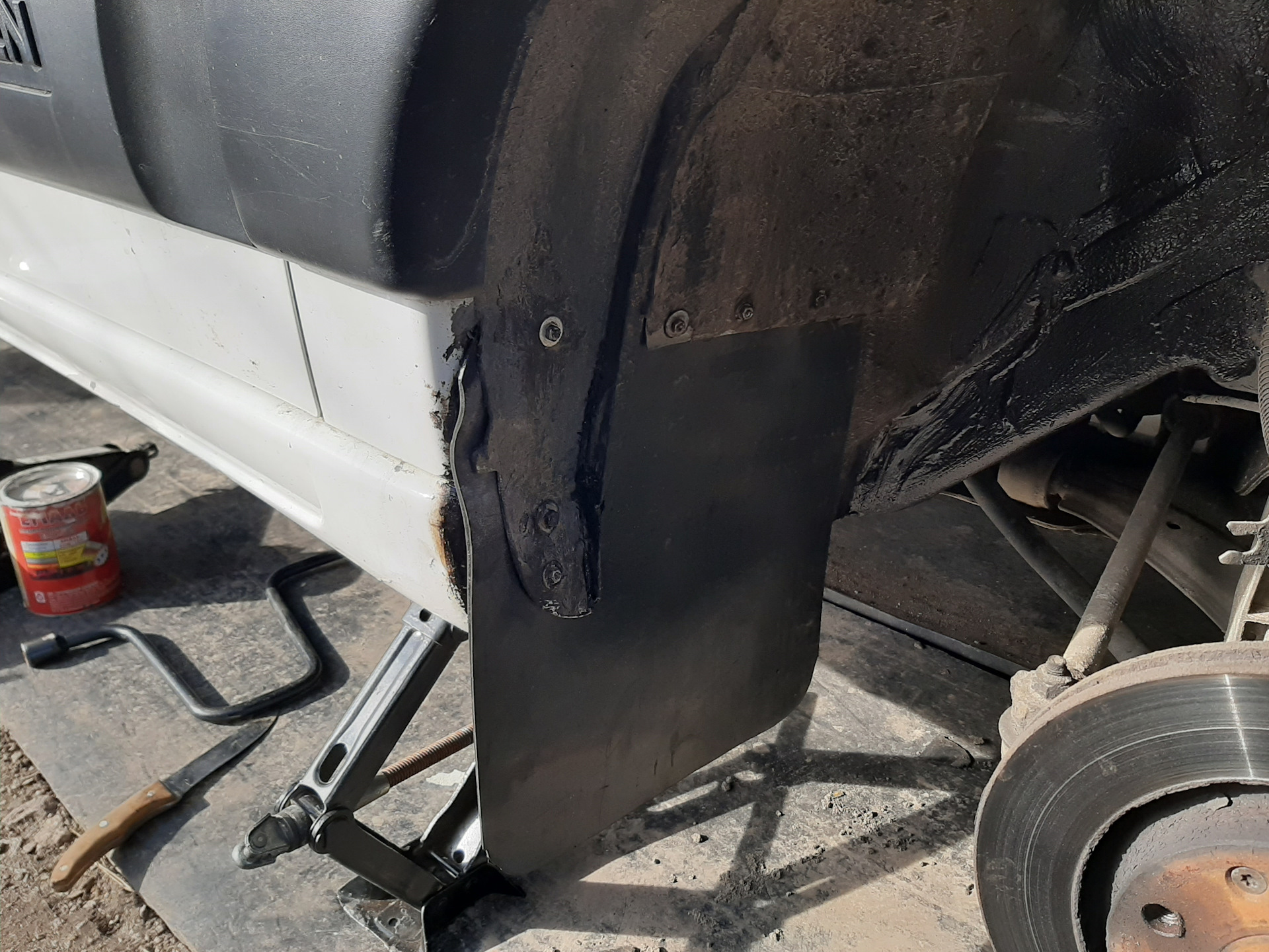 Установка брызговиков. — Citroen Berlingo (1G), 1,4 л, 2007 года ...