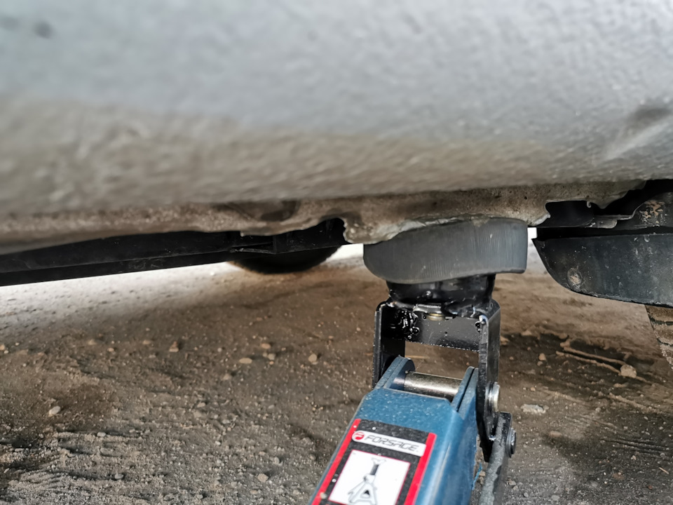 Как правильно поднимать автомобиль / точки опоры — Skoda Octavia A7 Mk3 ...