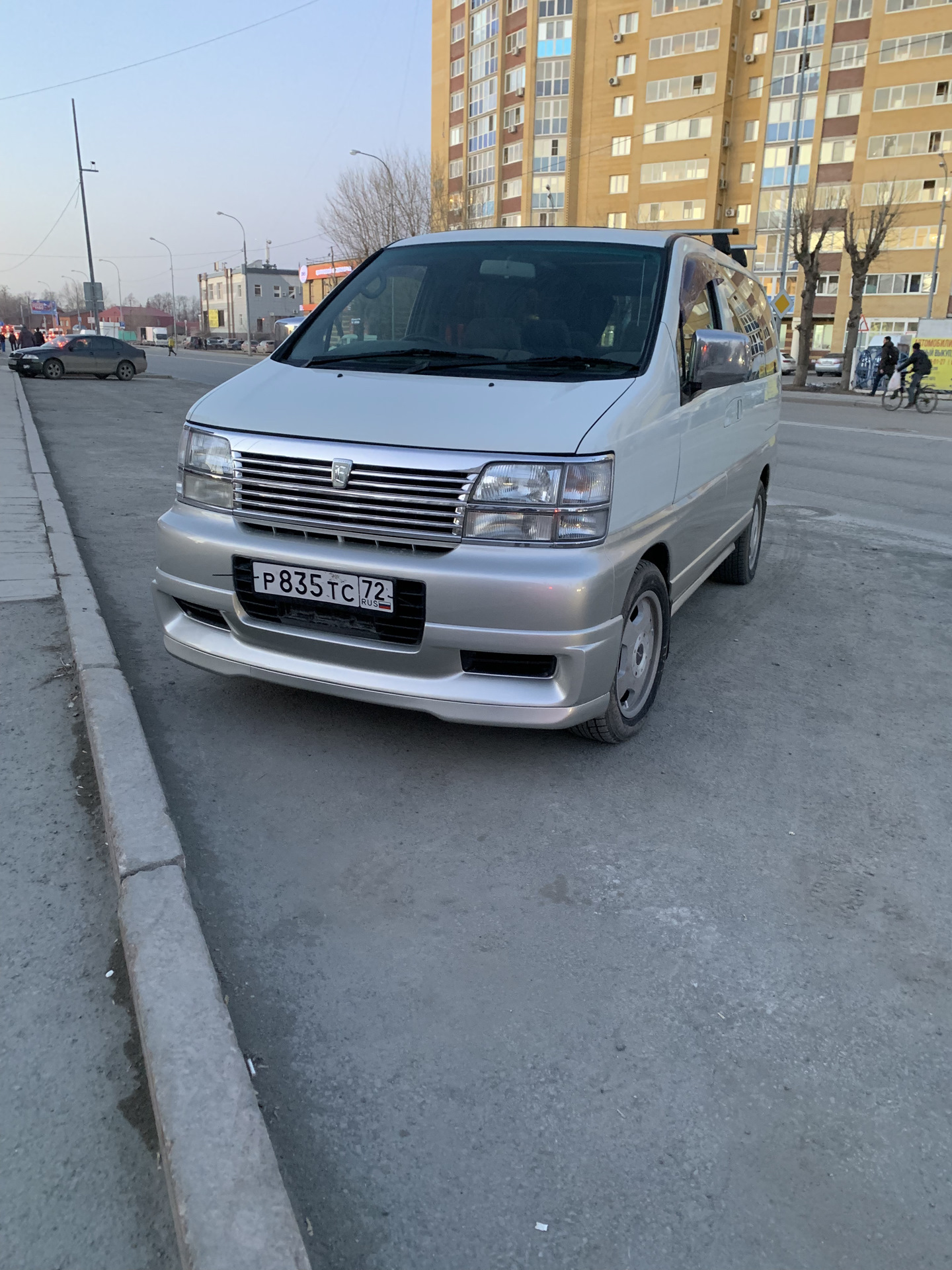 Nissan elgrand 50. Ниссан Эльгранд е50. Ниссан Эльгранд 50 кузов. Обвес Nissan Elgrand e50.