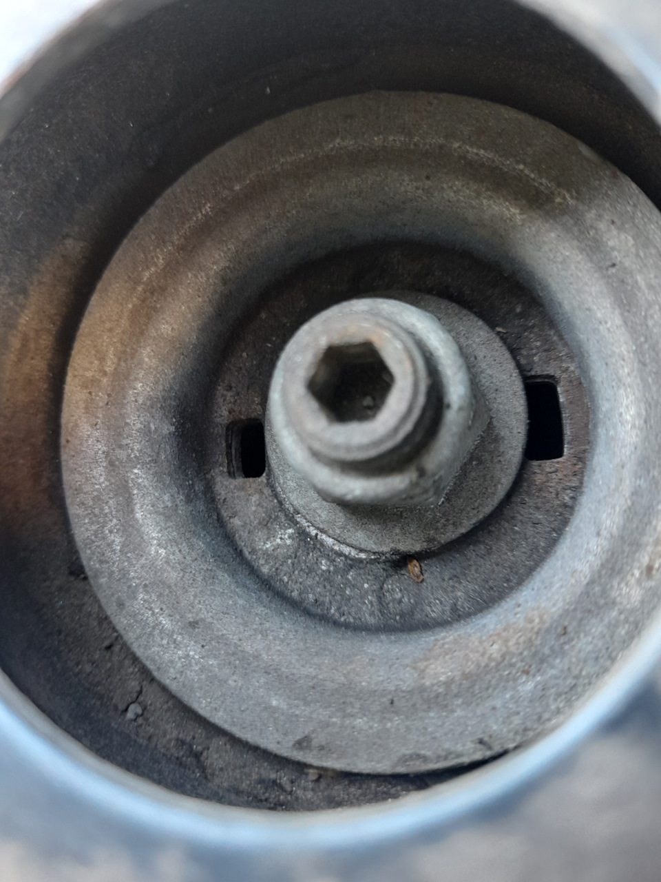 Ключ для гайки штока передней стойки амортизатора, diy — Volvo V50, 1,8 ...