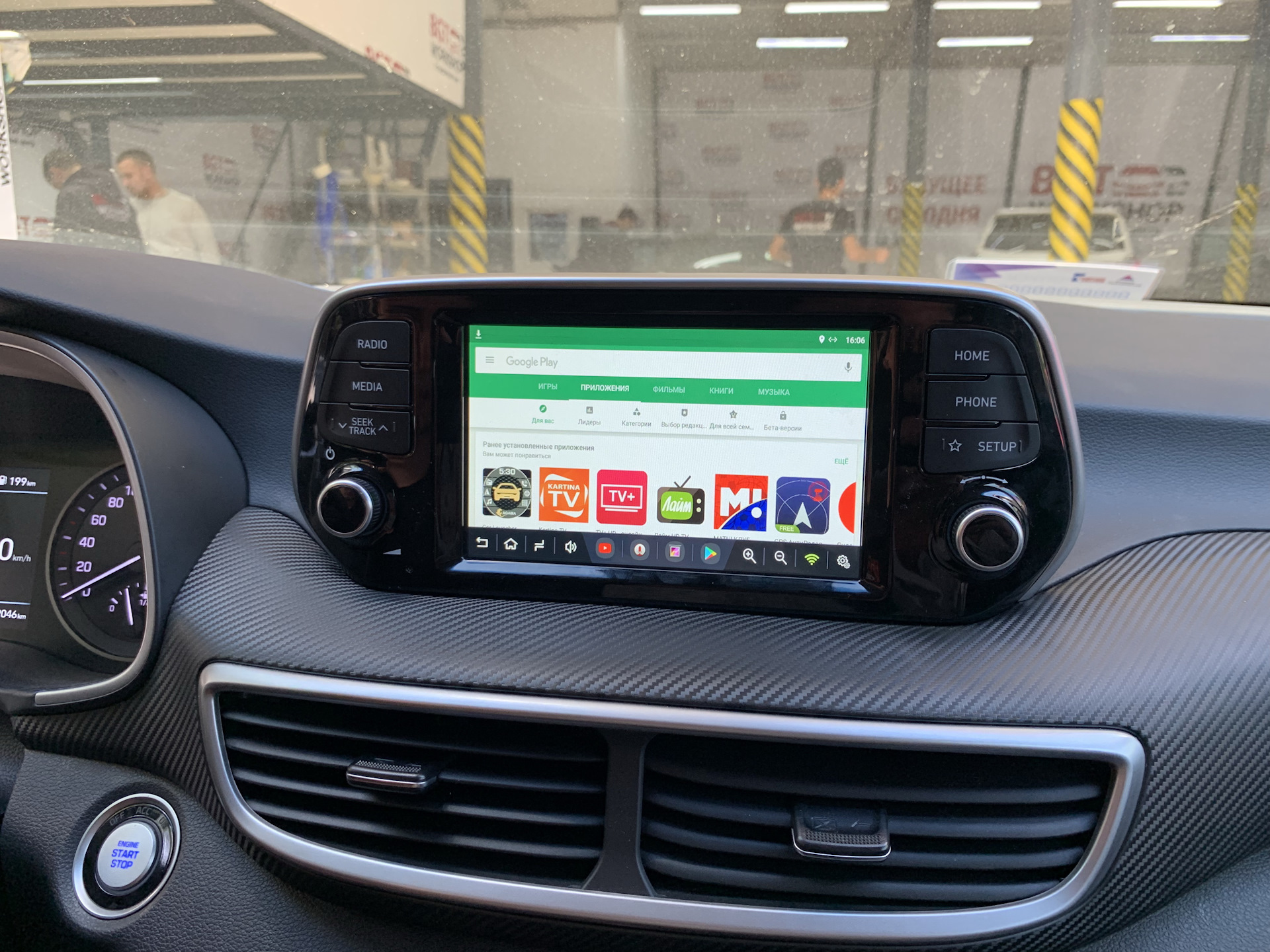 Монитор в бмв i7. Доп мультимедиа. Доп мультимедиа. Hyundai sonata 2015 cvvl дисплей мультимедиа. Мультимедиа в автомобиль таурег 2008.