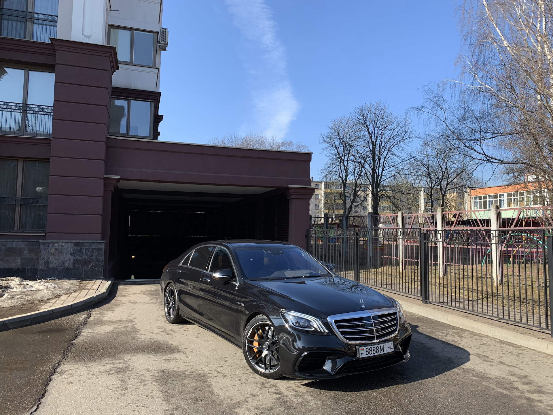 Amg drive. Мерседес s63. S63 AMG w222. Мерседес 222 АМГ на улице. Mercedes 222 AMG.