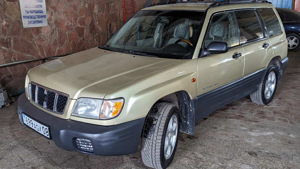 Подскажите, как снимается обшивка задней двери? — Subaru Forester (SF ...