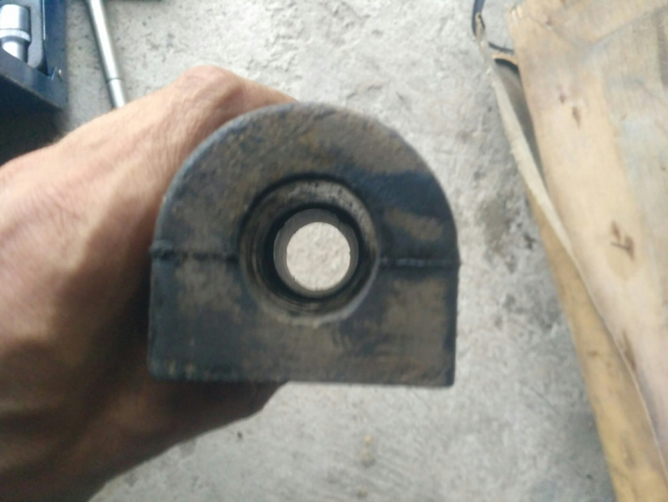 Замена втулок в заднем стабилизаторе поперечной устойчивости — ГАЗ ...