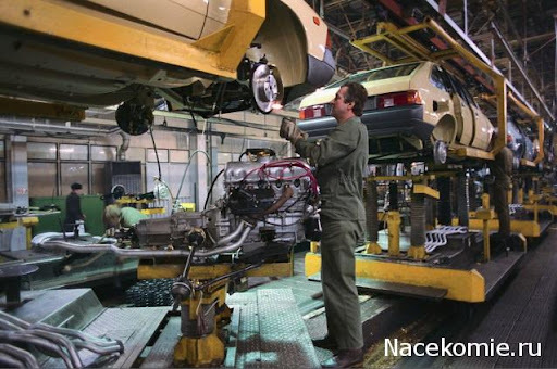 Начинаются в большинстве выпуск 21412 с УЗАМ 331.10 и сокращение доли 2106-70 моторов.Первые годы шёл 21412 на 331.10 УЗАМе с Солексом 21412 — Москвич 2141