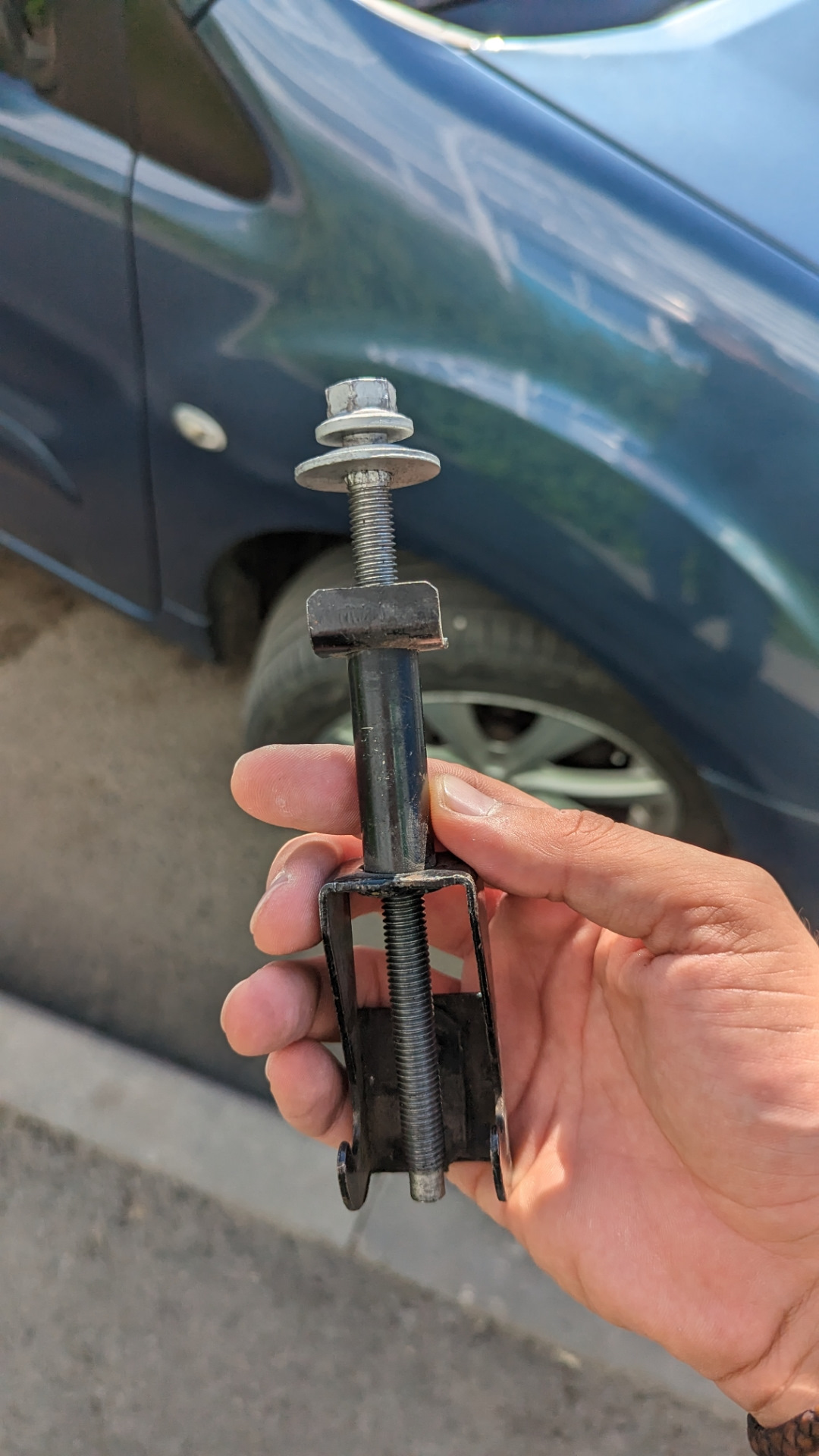 Крючок и болт крепления запаски — Citroen Berlingo (2G), 1,6 л, 2011 ...