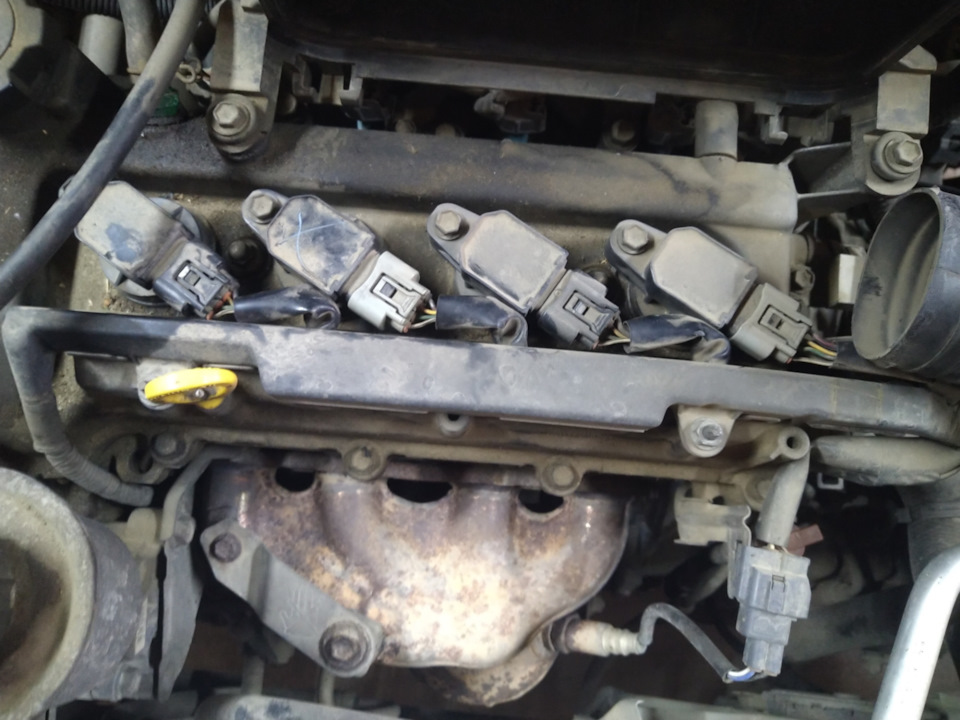 Замена свечей и катушки — Toyota Vitz (10), 1 л, 2002 года | поломка ...