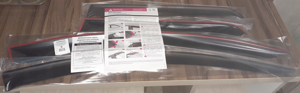 Комплектация (есть спиртовая салфетка, ее хватает на все 4 дефлектора если после каждой зоны ее прятать в упаковку) — Renault Duster (2G)