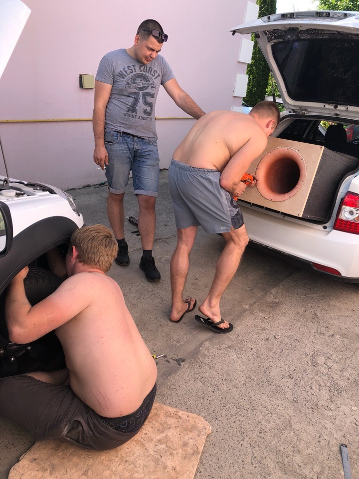 Антирадар в шевроле ниву. JkAAAgHGgOA 960. Антирадар в шевроле ниву фото. Антирадар в шевроле ниву-JkAAAgHGgOA 960. картинка Антирадар в шевроле ниву. картинка JkAAAgHGgOA 960. Всем привет!Давно не писал в БЖ, накопилось немного новой информации по машине.Не так давно мы с моим другом SancheZzz93 установили в машину ПТФ, видеорегистратор и антирадар.Во время установки заодно перепиливали гроб под 2 Sundown Audio Z18 Серёге Bassman31 в его Приору.