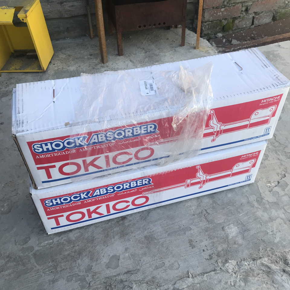 Биение при торможении, задние стойки и опоры. — Toyota Avensis I, 2 л ...