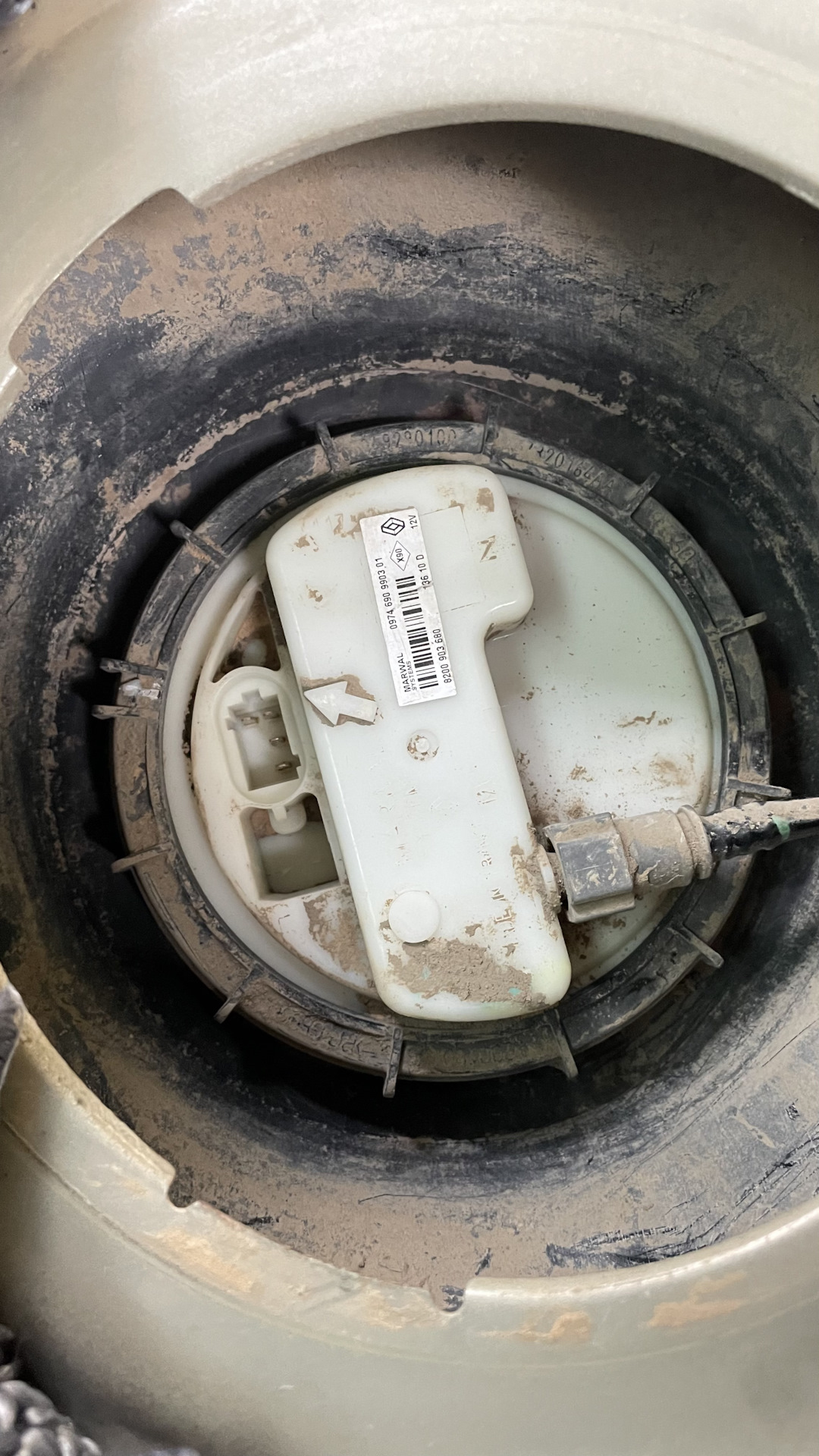 Бензонасос — Renault Logan (1G), 1,6 л, 2010 года | запчасти | DRIVE2
