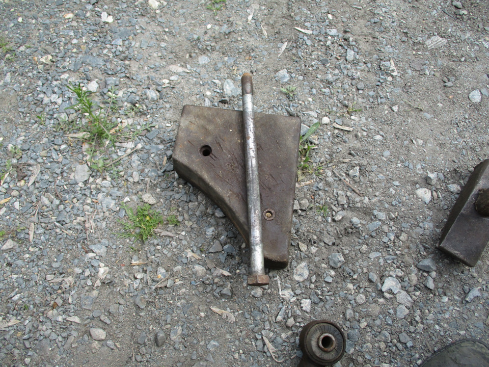 болт по диаметру пальца — Lada 21061