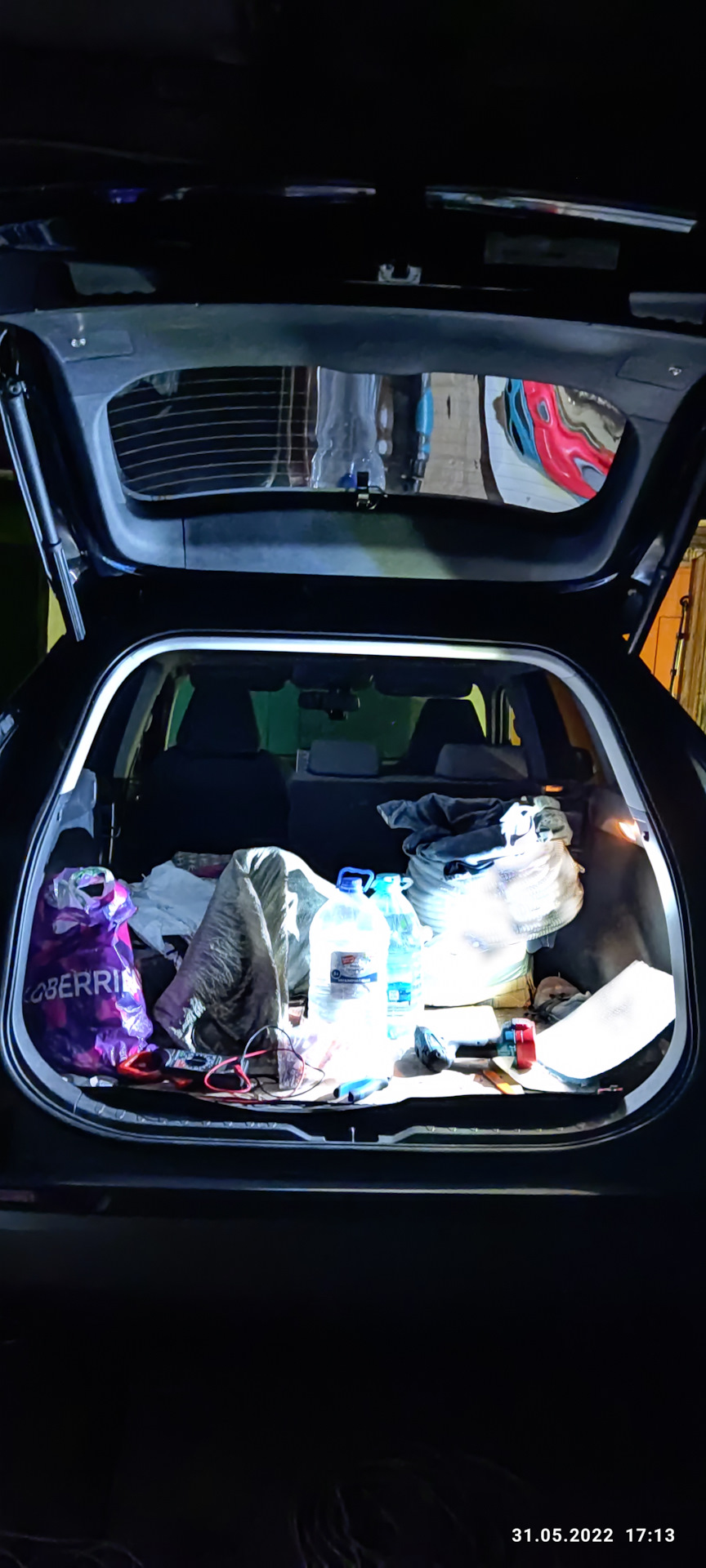 Один светодиод в багажнике. — Toyota RAV4 (5G)