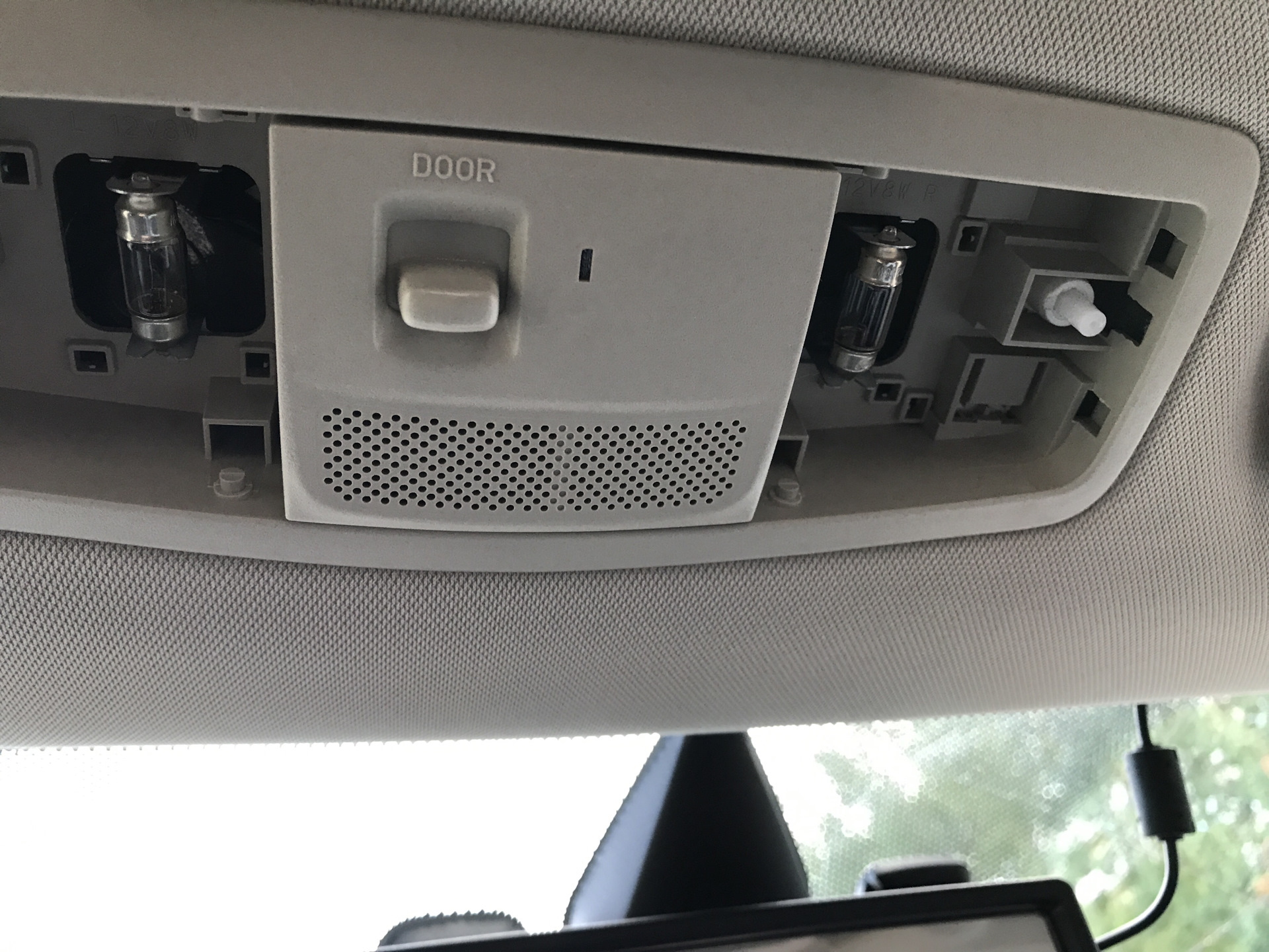Как снять плафон аутлендер 3 Светодиоды мне в. потолок :) - Mitsubishi Outlander (3G), 2 л, 2020 года стайлин