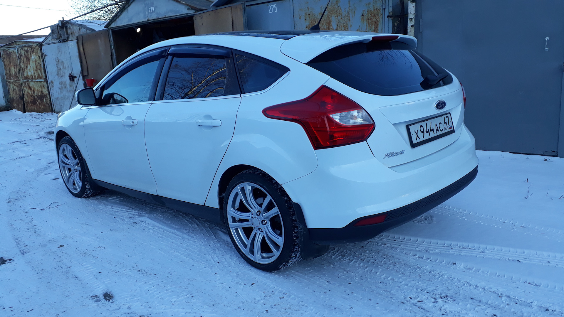 Ford Focus 3 хэтчбек и Приора