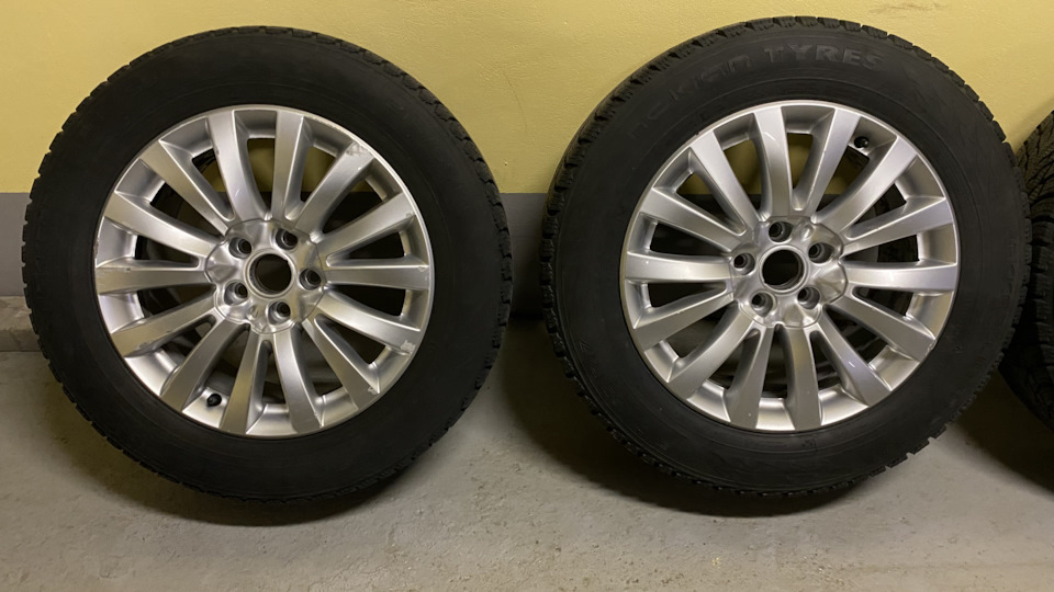 Шины зимние нешипованные Nokian 215/65 R17, литые диски Vag 7,5Jx17 ...