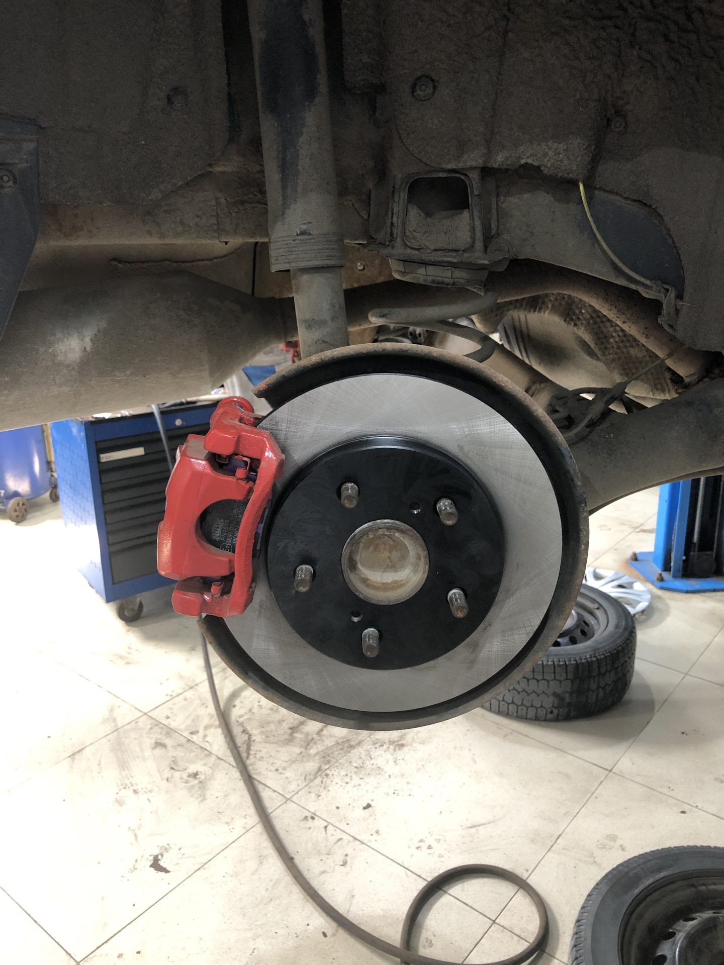 Замена тормозных колодок и дисков NIBK — Toyota Corolla (140/150), 1,6 ...