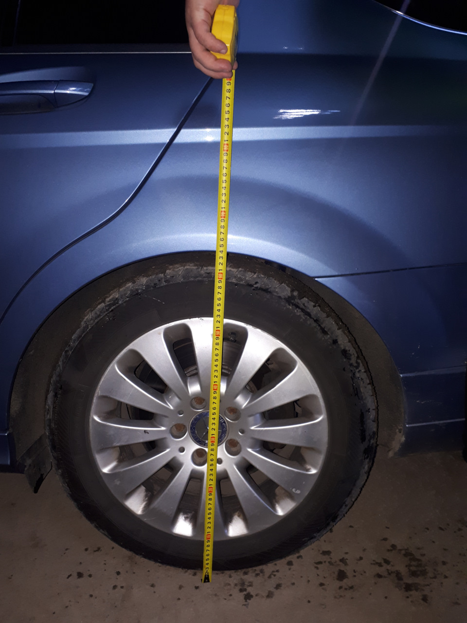 Krok 20: Tył: montaż amortyzatora z podkładką w odwrotnej kolejności. — Mercedes W204