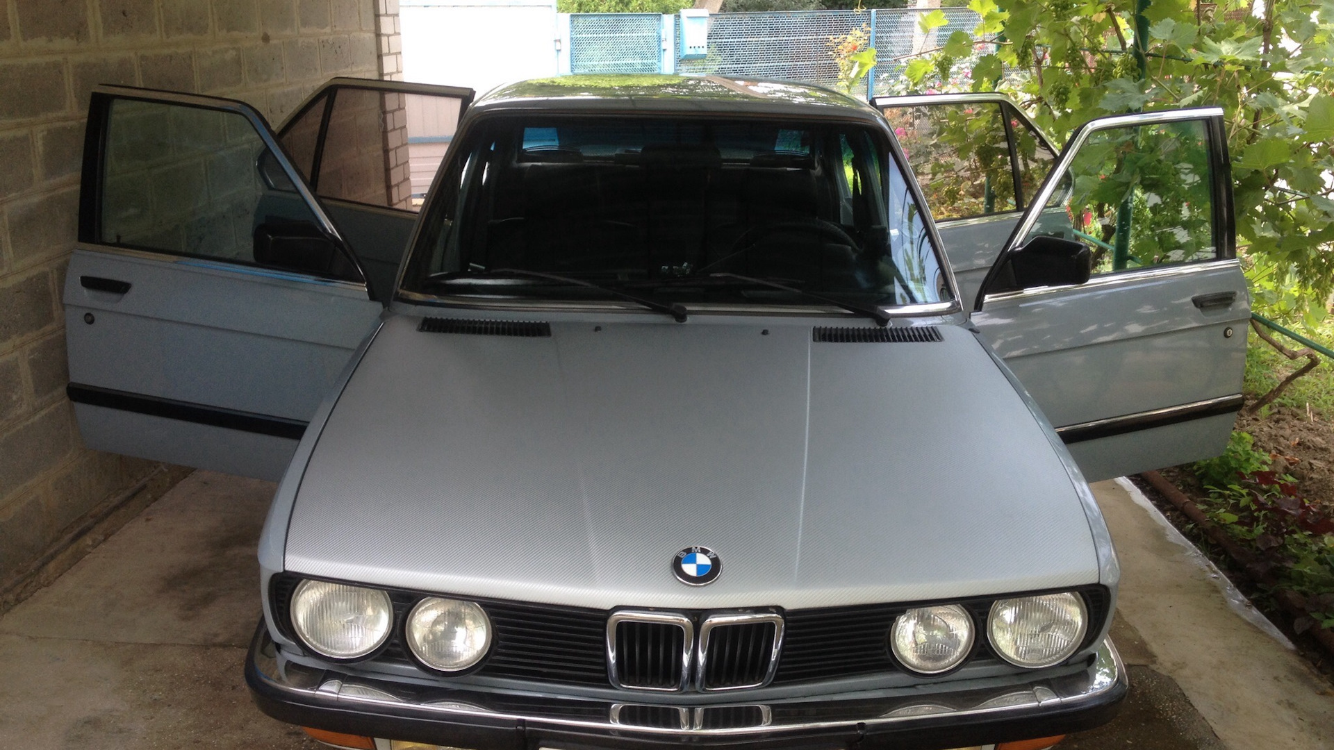 БМВ акула e28 BMW