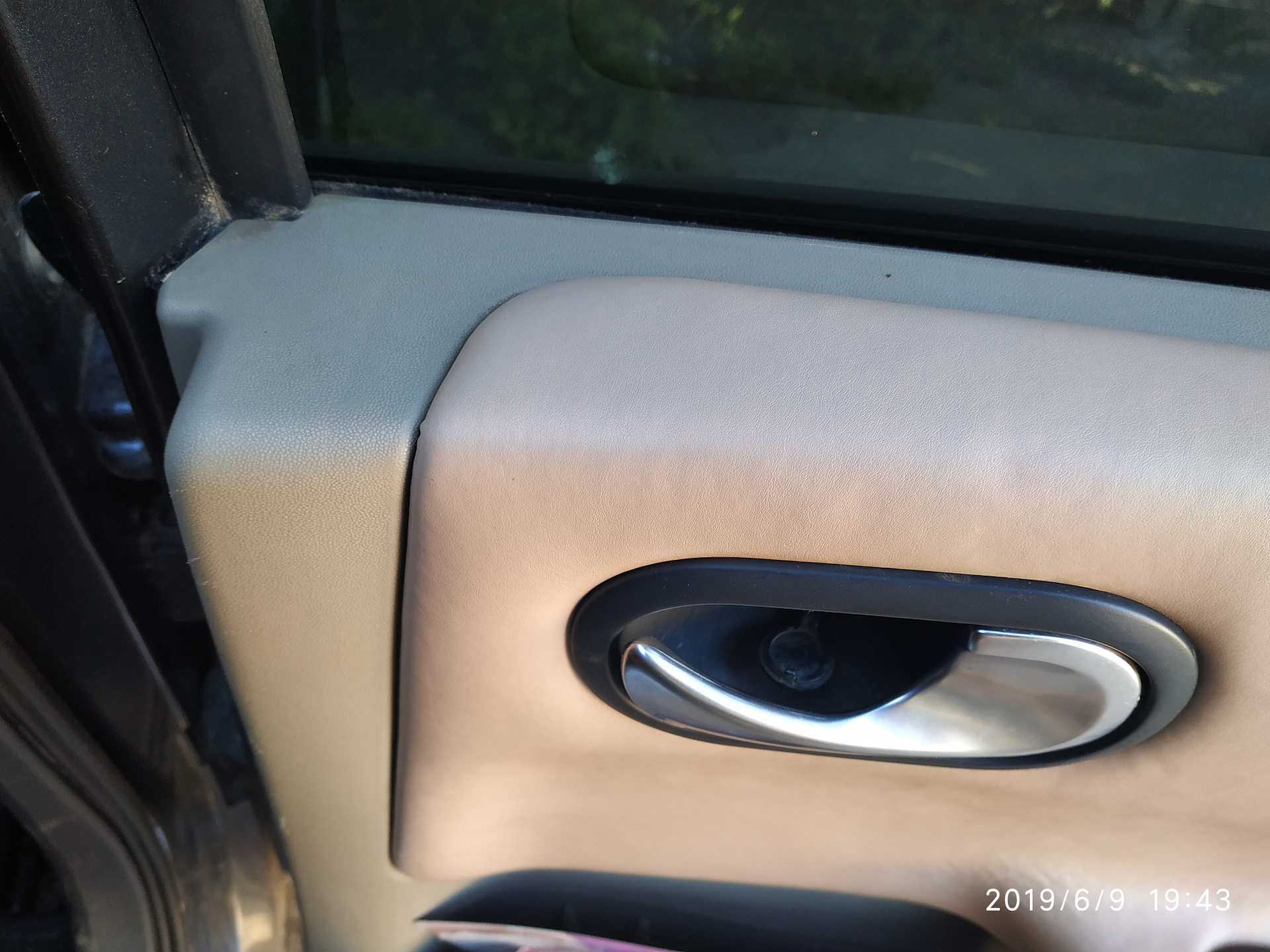 Megane 2 обшивка двери