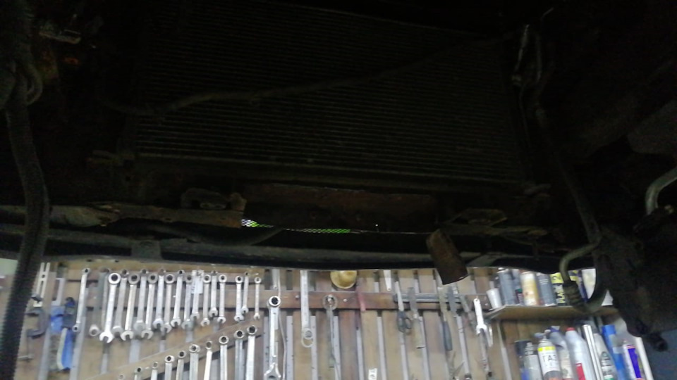 Вырезали сгнившую нижнюю часть телевизора — Mitsubishi Lancer IX