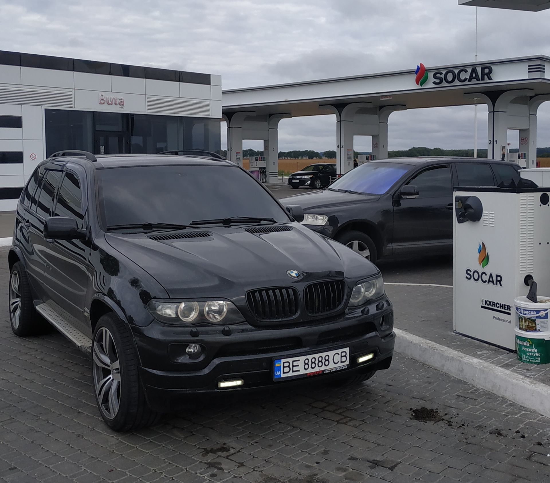 М53 кемерово. BMW x5 e53 черный тонированный. BMW e53 бумер 2. Бумер БМВ х5 е53 тонированный. BMW x5 e53 серый.