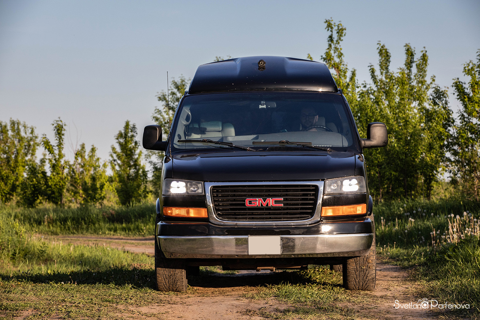 Gmc savana. GMC Savana 2023. GMC Savana Chevrolet Express. GMC Savana 1 32 модель. Габаритные огни GMC Savanna Chevroket Express.