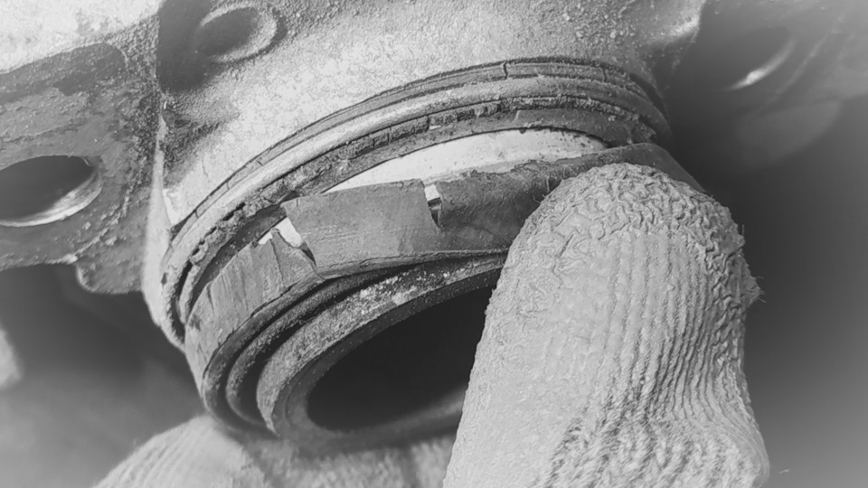 Порванный пыльник переднего тормозного цилиндра. — Lada Гранта Лифтбек ...