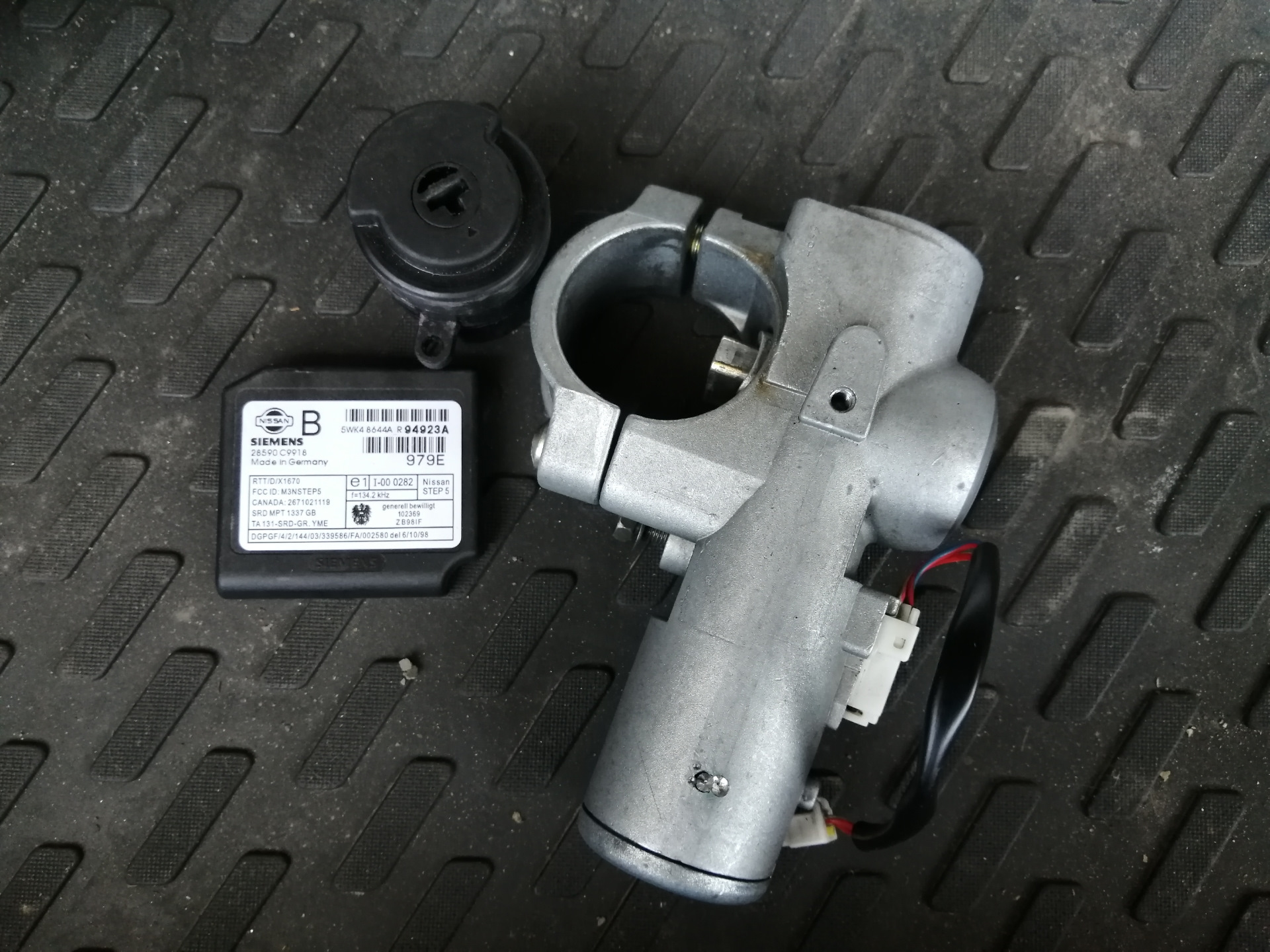 Замена замка зажигания и обучение ЦЗ - Nissan Almera Tino, 1,8 л, 2001 года свои