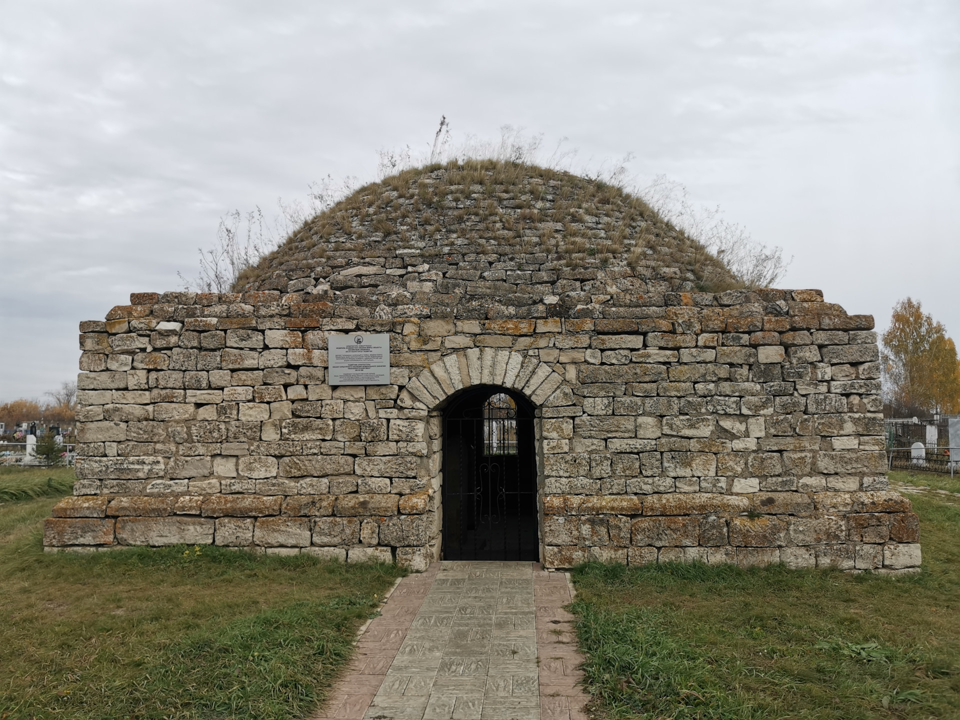 Мавзолей турахана в чишминском районе фото