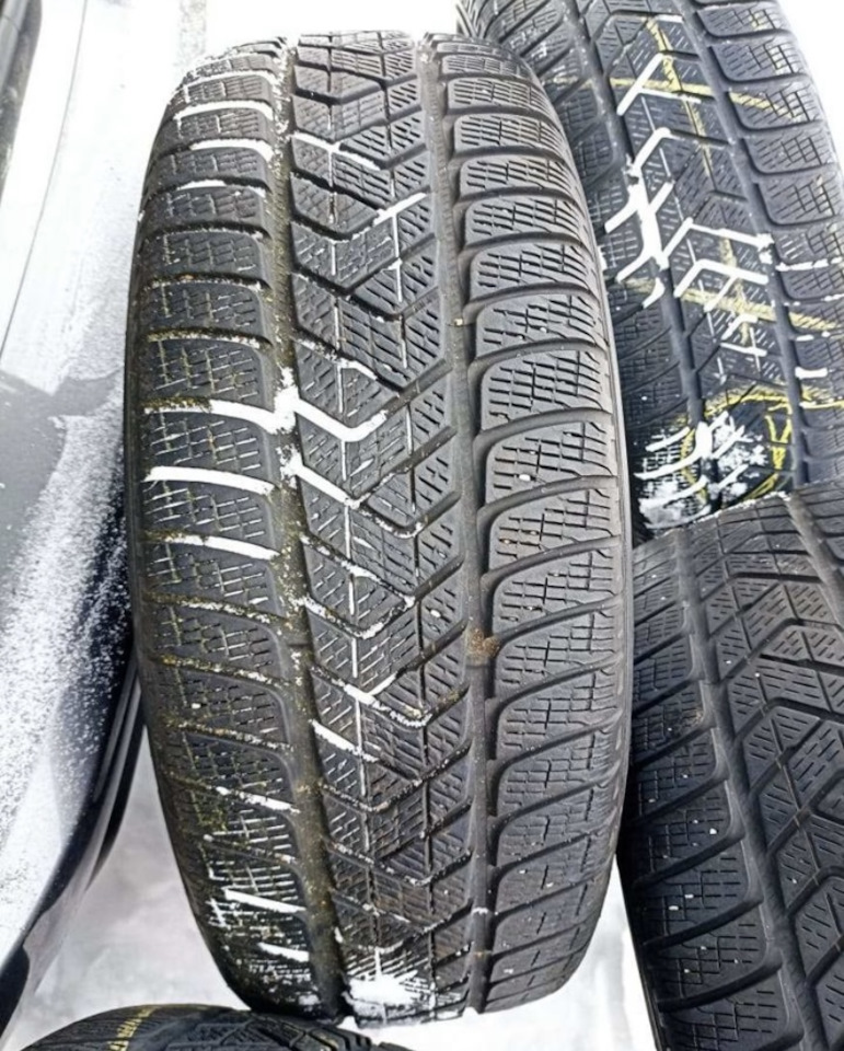 Шины зимние нешипованные Pirelli 235/65 R17, литые диски Alfa Romeo ...