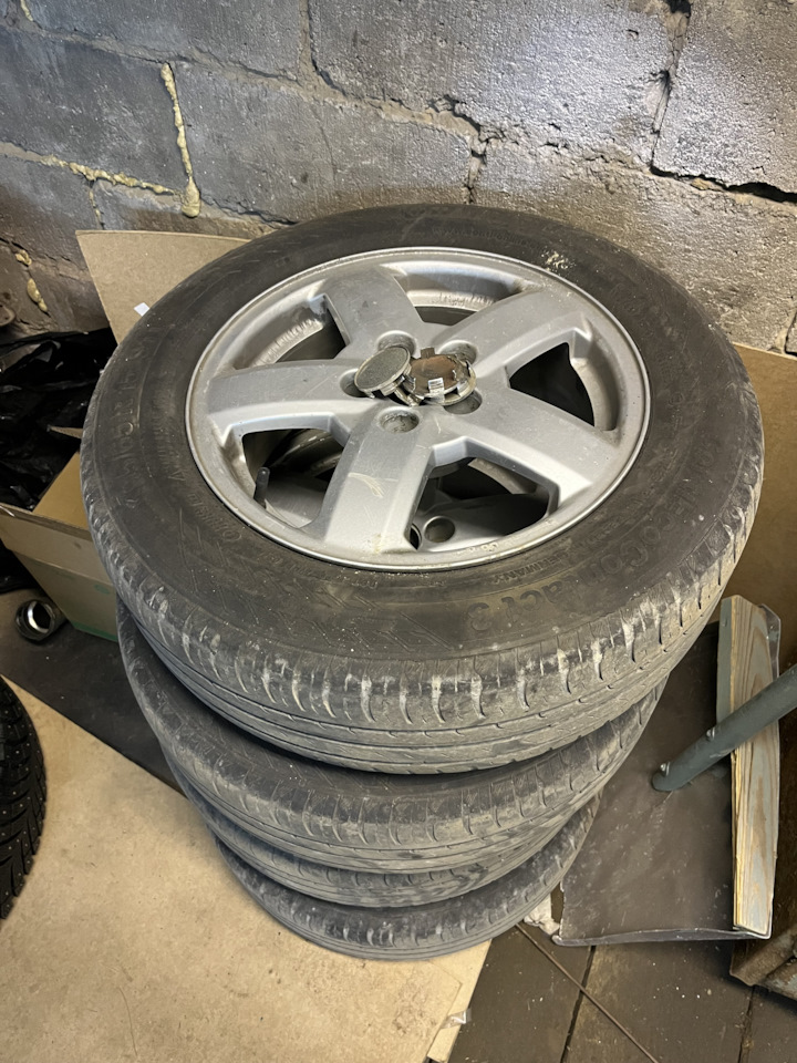 Шины летние Continental 195/65 R15, литые диски Skoda 6Jx15 5x100 на ...