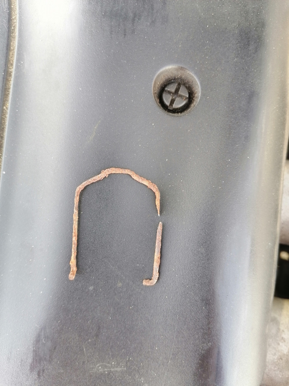 Замена верхнего патрубка радиатора. — Volkswagen Passat B5, 1,8 л, 2001 ...