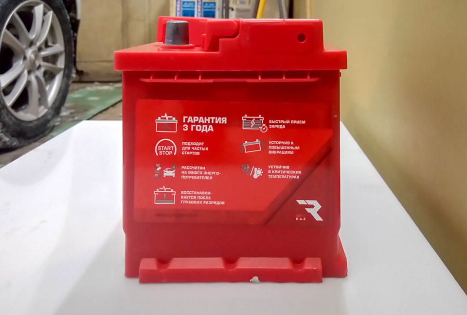 Повышенный саморазряд аккумуляторной батареи. Как понять что аккумулятор пора менять. Как понять что акб пора менять. Как понять что акб пора менять. Клемма для аккумулятора автомобиля с вольтметром.